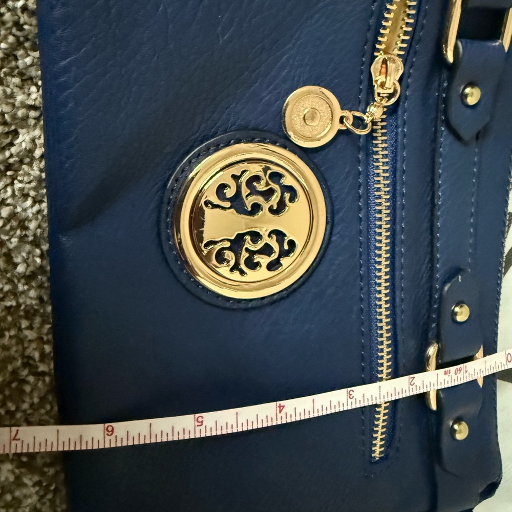 Mia K Stylish Navy Crossbody Bag with Gold Accents NWT - Picture 4 of 5